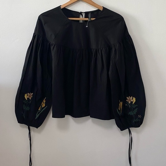NWOT ZARA BLACK POPLIN BOHO TOP WITH FLORAL EMBROIDERED BOHO FRILLED SLEEVES - Picture 4 of 8